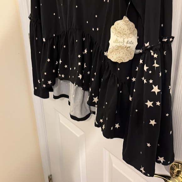 Altar'd State Stars Long Sleeve v-neck High-Low Shirt. Size Large. NWT! - Picture 5 of 9